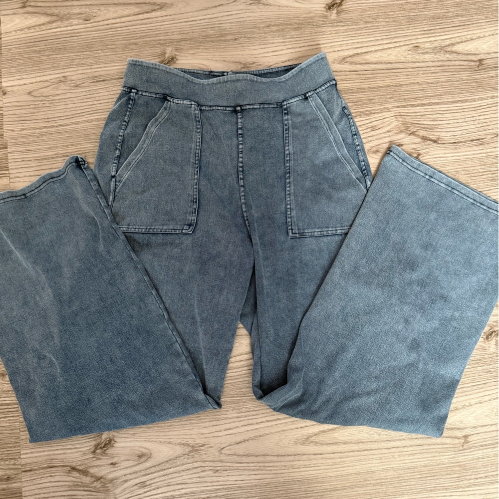Stretchy cargo pants
